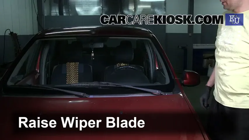 2006 Dacia Logan Prestige 1.6L 4 Cyl. Windshield Wiper Blade (Front) Replace Wiper Blades